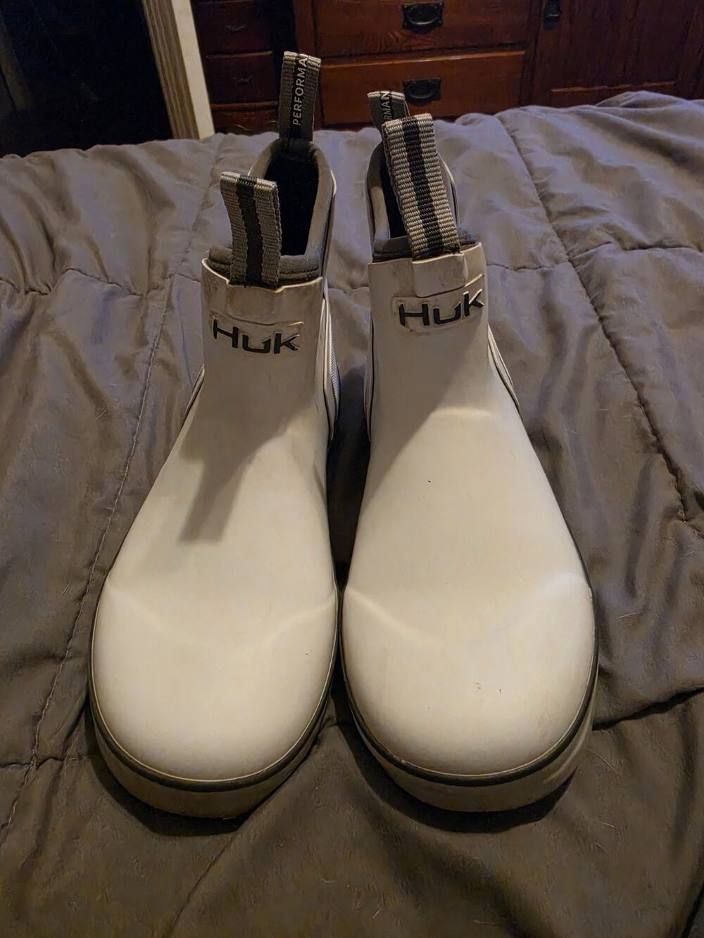 Huk Performance Boots Youth Size 3 White Gray